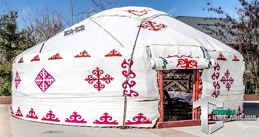 Menjelajahi Desa Tradisional di Kazakhstan