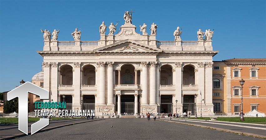 Membongkar Koleksi Artefak Religius di Vatikan